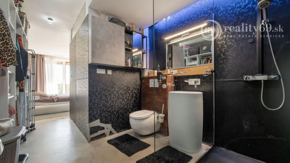 ZELENÁ STRÁŇ - PRIESTRANNÝ 4 IZBOVÝ BYT, 3 TERASY, 2 GARÁŽOVÉ MIESTA