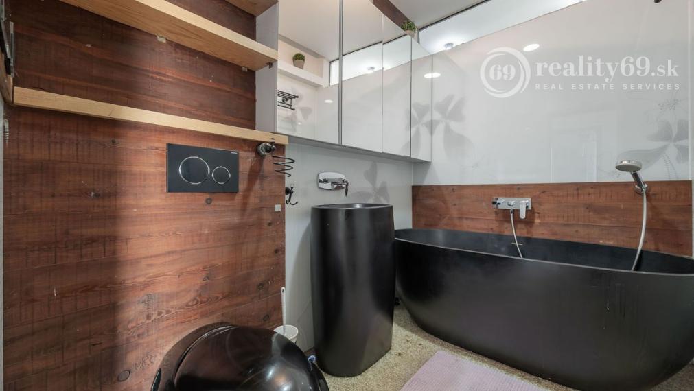 ZELENÁ STRÁŇ - PRIESTRANNÝ 4 IZBOVÝ BYT, 3 TERASY, 2 GARÁŽOVÉ MIESTA