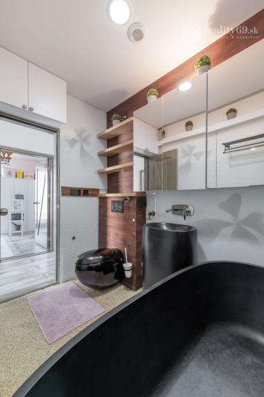 ZELENÁ STRÁŇ - PRIESTRANNÝ 4 IZBOVÝ BYT, 3 TERASY, 2 GARÁŽOVÉ MIESTA