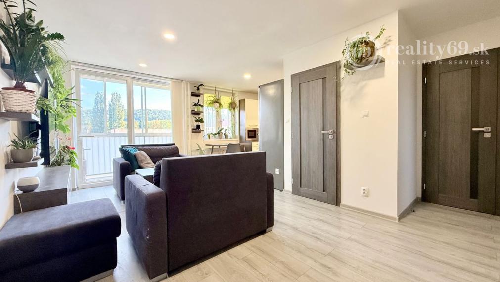 JAZERO - IRKUTSKÁ 4 IZBOVÝ BYT 71 M2, NOVÁ DISPOZÍCIA, LODŽIA A PIVNICA.