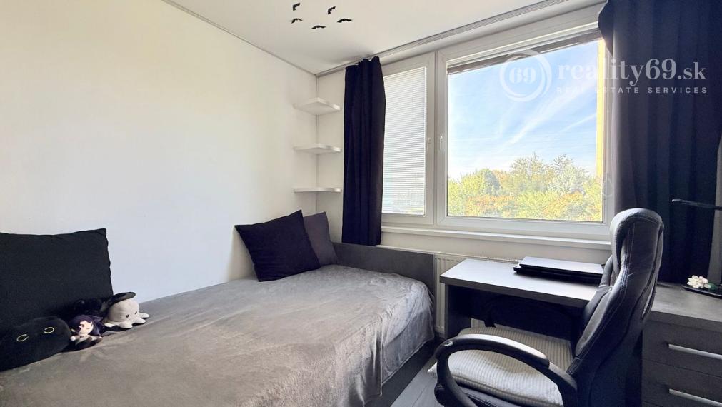 JAZERO - IRKUTSKÁ 4 IZBOVÝ BYT 71 M2, NOVÁ DISPOZÍCIA, LODŽIA A PIVNICA.