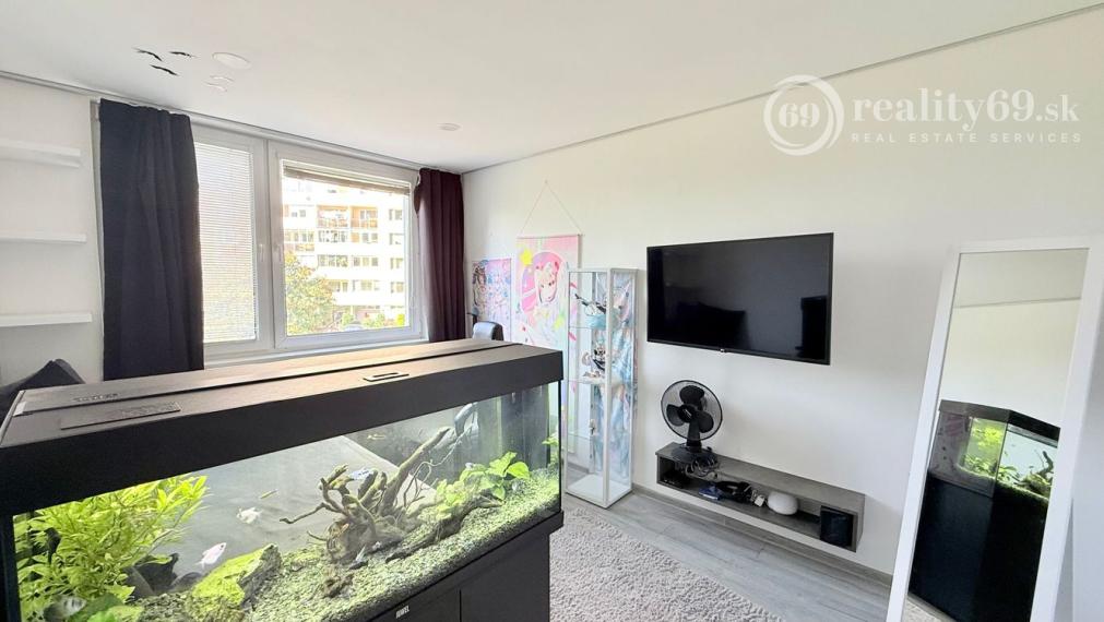 JAZERO - IRKUTSKÁ 4 IZBOVÝ BYT 71 M2, NOVÁ DISPOZÍCIA, LODŽIA A PIVNICA.