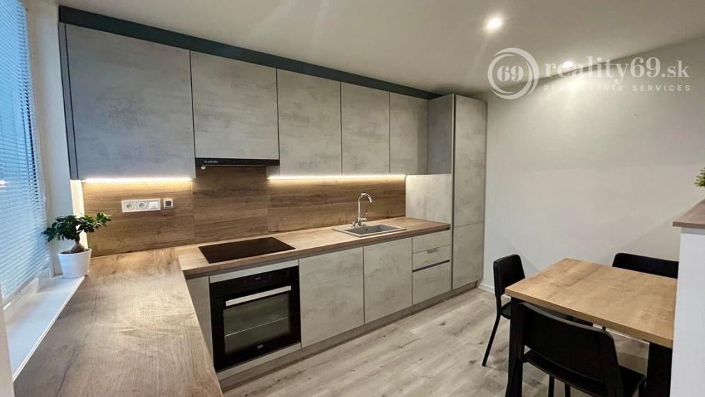 REZERVOVANÉ - TERASA - KYSUCKÁ 3 IZBOVÝ BYT PO KOMPLETNEJ REKONŠTRUKCII