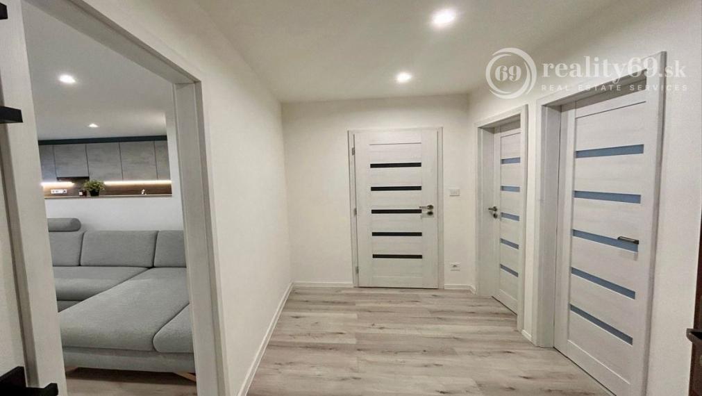 REZERVOVANÉ - TERASA - KYSUCKÁ 3 IZBOVÝ BYT PO KOMPLETNEJ REKONŠTRUKCII