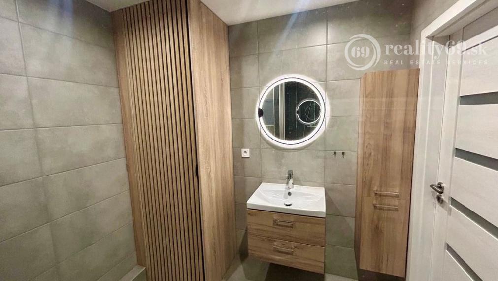 REZERVOVANÉ - TERASA - KYSUCKÁ 3 IZBOVÝ BYT PO KOMPLETNEJ REKONŠTRUKCII