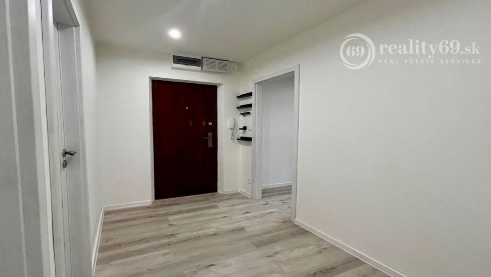 REZERVOVANÉ - TERASA - KYSUCKÁ 3 IZBOVÝ BYT PO KOMPLETNEJ REKONŠTRUKCII