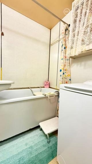 JAZERO - LADOŽSKÁ 2 IZBOVÝ BYT 49 M2, VÝBORNÝ STAV.