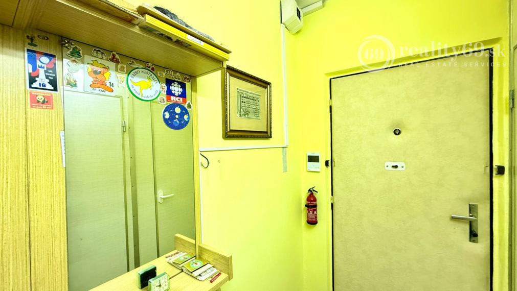 JAZERO - LADOŽSKÁ 2 IZBOVÝ BYT 49 M2, VÝBORNÝ STAV.