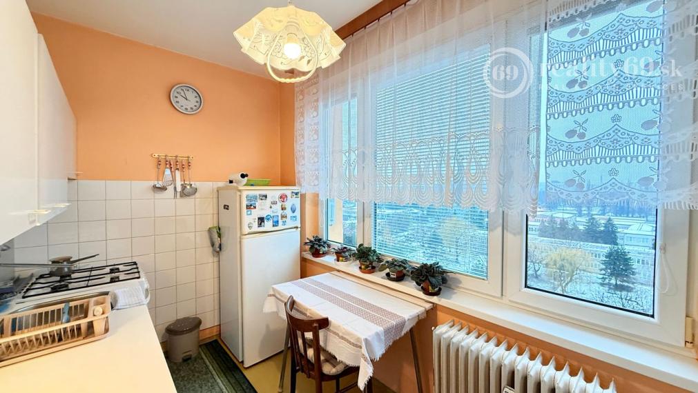 JAZERO - LADOŽSKÁ 2 IZBOVÝ BYT 49 M2, VÝBORNÝ STAV.