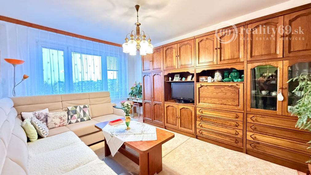 JAZERO - LADOŽSKÁ 2 IZBOVÝ BYT 49 M2, VÝBORNÝ STAV.