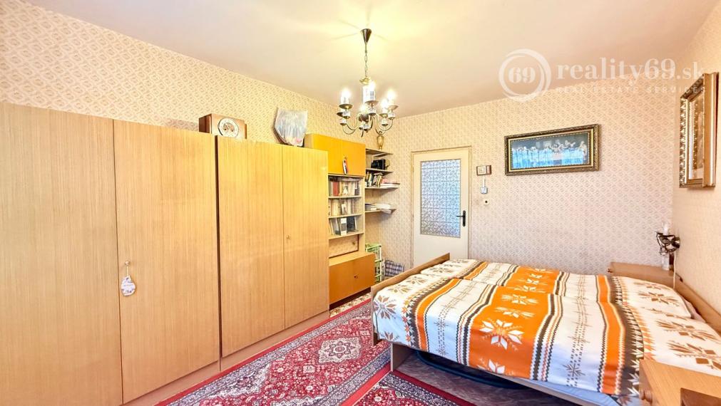 JAZERO - LADOŽSKÁ 2 IZBOVÝ BYT 49 M2, VÝBORNÝ STAV.