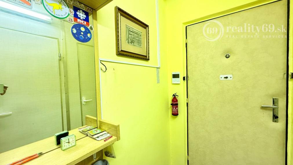 JAZERO - LADOŽSKÁ 2 IZBOVÝ BYT 49 M2, VÝBORNÝ STAV.