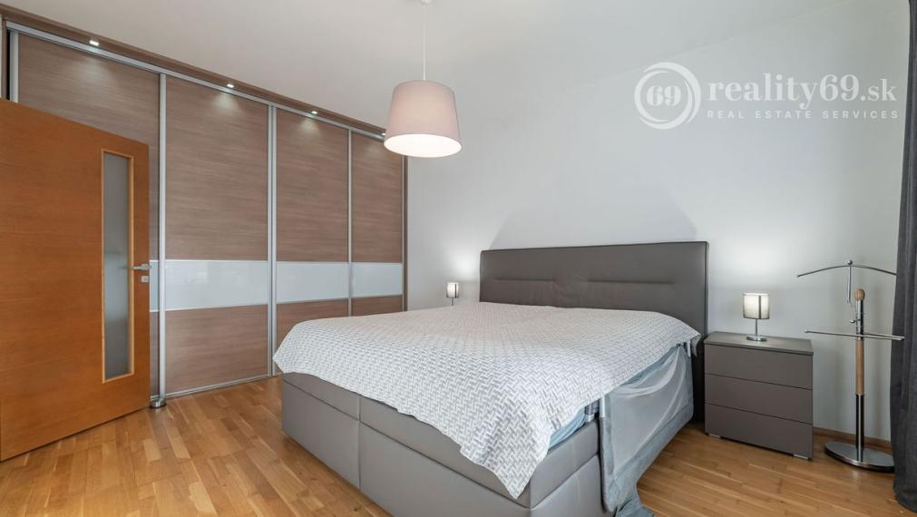 REZERVOVANÉ - KVP - MODERNÝ 3 IZBOVÝ BYT 106 M2 V NOVOSTAVBE S TERASOU 115 M2 NA VÝBORNOM MIESTE.