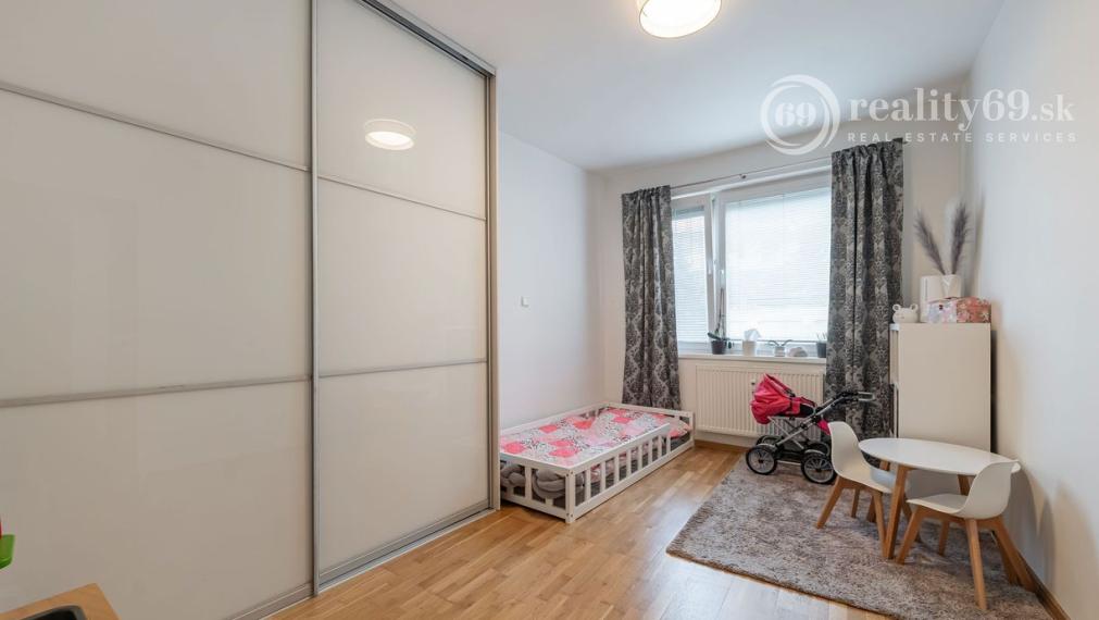 REZERVOVANÉ - KVP - MODERNÝ 3 IZBOVÝ BYT 106 M2 V NOVOSTAVBE S TERASOU 115 M2 NA VÝBORNOM MIESTE.