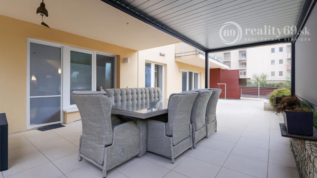 REZERVOVANÉ - KVP - MODERNÝ 3 IZBOVÝ BYT 106 M2 V NOVOSTAVBE S TERASOU 115 M2 NA VÝBORNOM MIESTE.