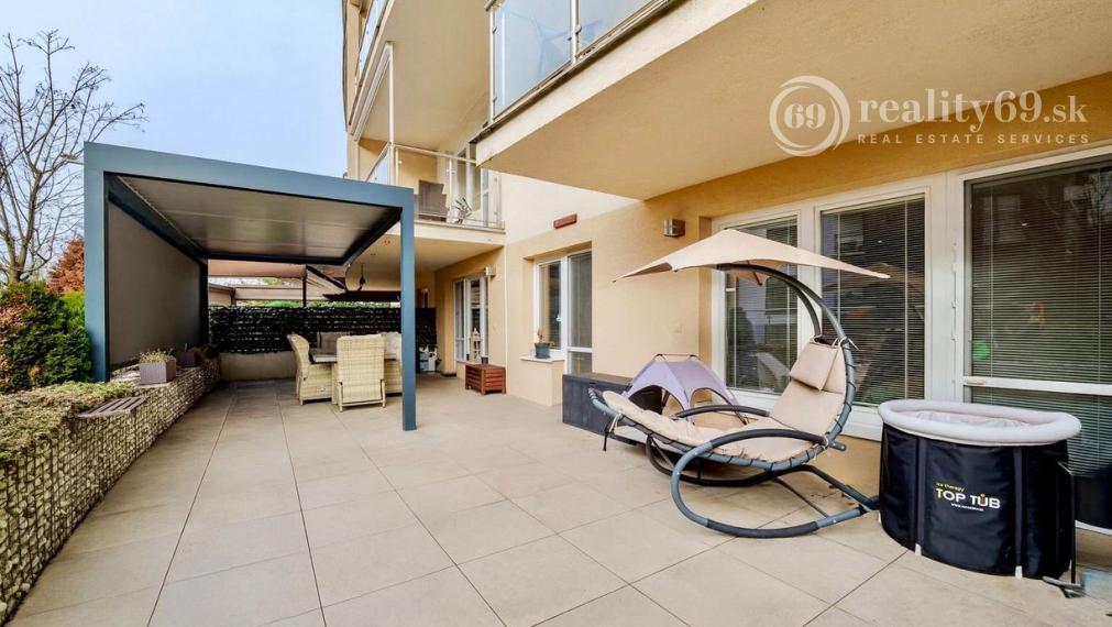 REZERVOVANÉ - KVP - MODERNÝ 3 IZBOVÝ BYT 106 M2 V NOVOSTAVBE S TERASOU 115 M2 NA VÝBORNOM MIESTE.