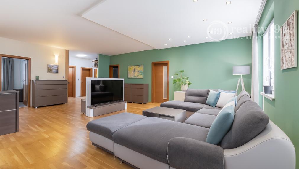 REZERVOVANÉ - KVP - MODERNÝ 3 IZBOVÝ BYT 106 M2 V NOVOSTAVBE S TERASOU 115 M2 NA VÝBORNOM MIESTE.