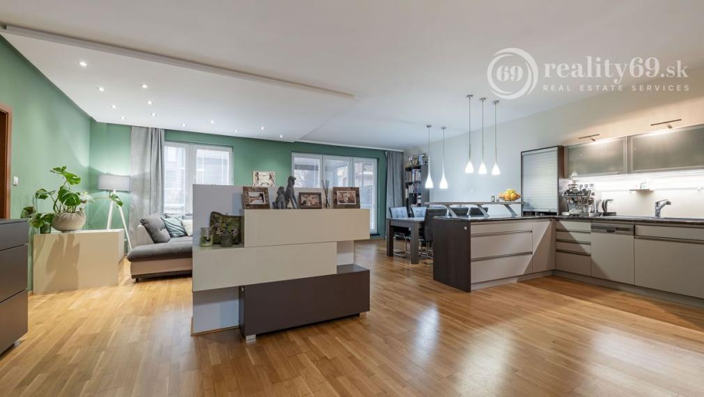 REZERVOVANÉ - KVP - MODERNÝ 3 IZBOVÝ BYT 106 M2 V NOVOSTAVBE S TERASOU 115 M2 NA VÝBORNOM MIESTE.