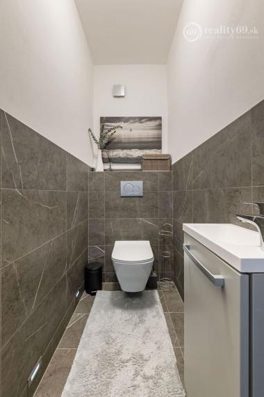 REZERVOVANÉ - KVP - MODERNÝ 3 IZBOVÝ BYT 106 M2 V NOVOSTAVBE S TERASOU 115 M2 NA VÝBORNOM MIESTE.