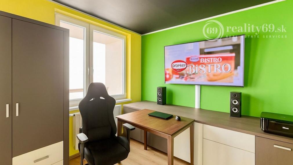 JAZERO - POLÁRNA 3 IZBOVÝ ZARIADENÝ BYT NA PRENÁJOM