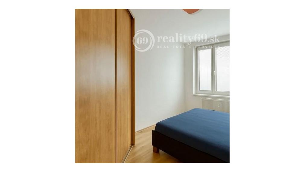 JAZERO - POLÁRNA 3 IZBOVÝ ZARIADENÝ BYT NA PRENÁJOM