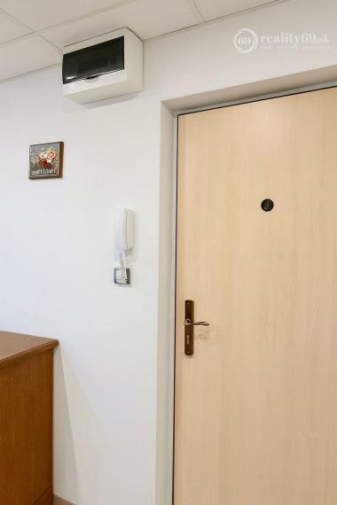 JAZERO - POLÁRNA 3 IZBOVÝ ZARIADENÝ BYT NA PRENÁJOM