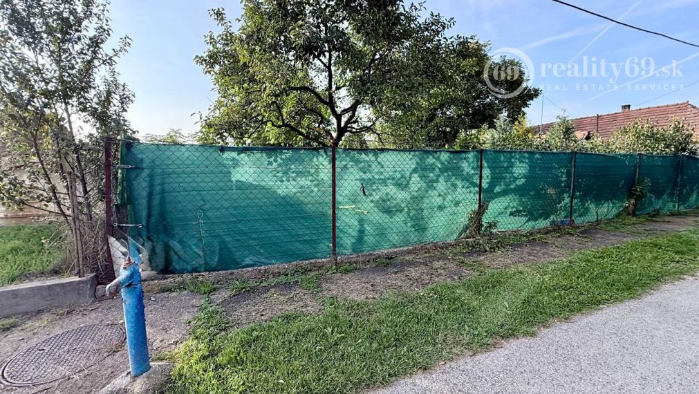 MAĎARSKO - TORNYOSNÉMETI STAVEBNÝ POZEMOK 600 M2 VŠETKY IS V DOSAHU.