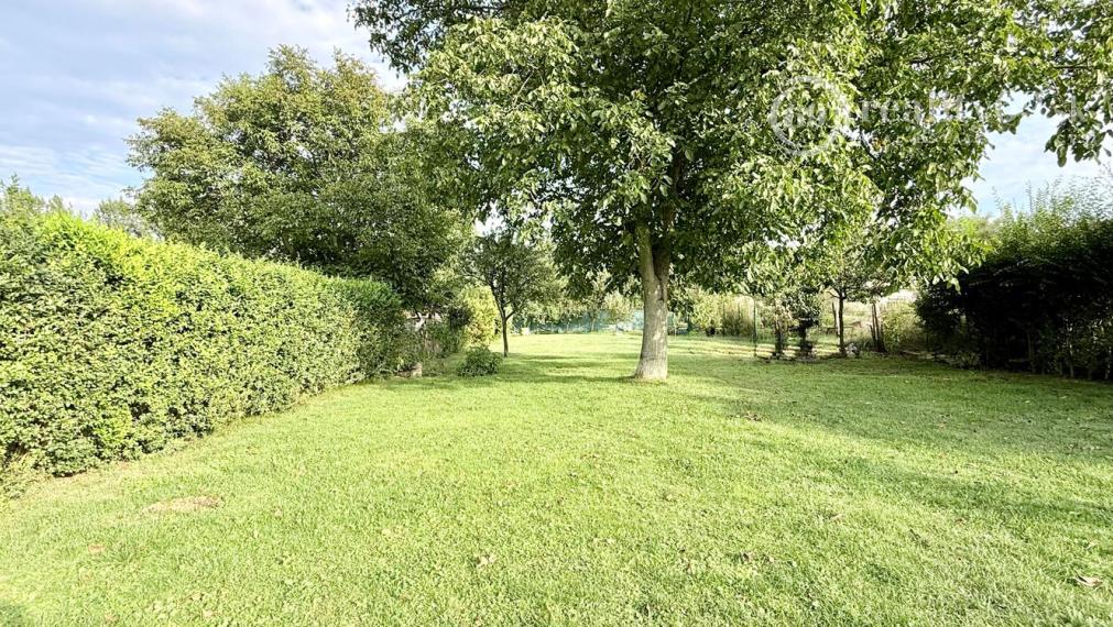 MAĎARSKO - TORNYOSNÉMETI STAVEBNÝ POZEMOK 600 M2 VŠETKY IS V DOSAHU.