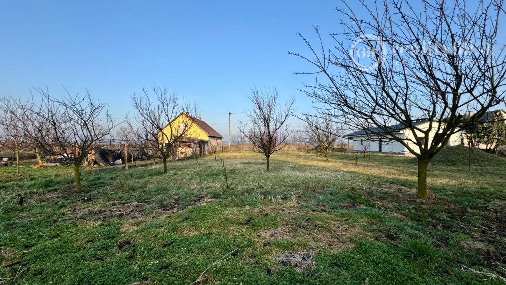 MAĎARSKO - GONC STAVEBNÝ POZEMOK 852 M2, IS NA HRANICI POZEMKU.