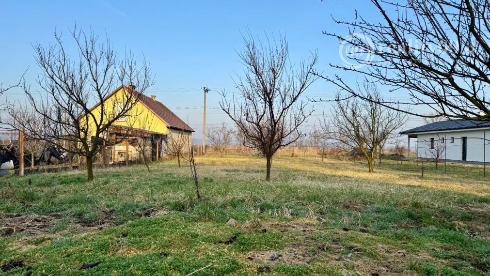 MAĎARSKO - GONC STAVEBNÝ POZEMOK 852 M2, IS NA HRANICI POZEMKU.