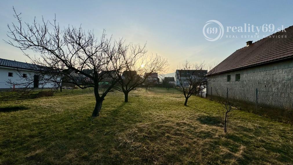 MAĎARSKO - GONC STAVEBNÝ POZEMOK 852 M2, IS NA HRANICI POZEMKU.