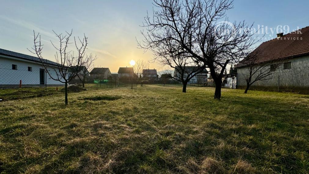 MAĎARSKO - GONC STAVEBNÝ POZEMOK 852 M2, IS NA HRANICI POZEMKU.