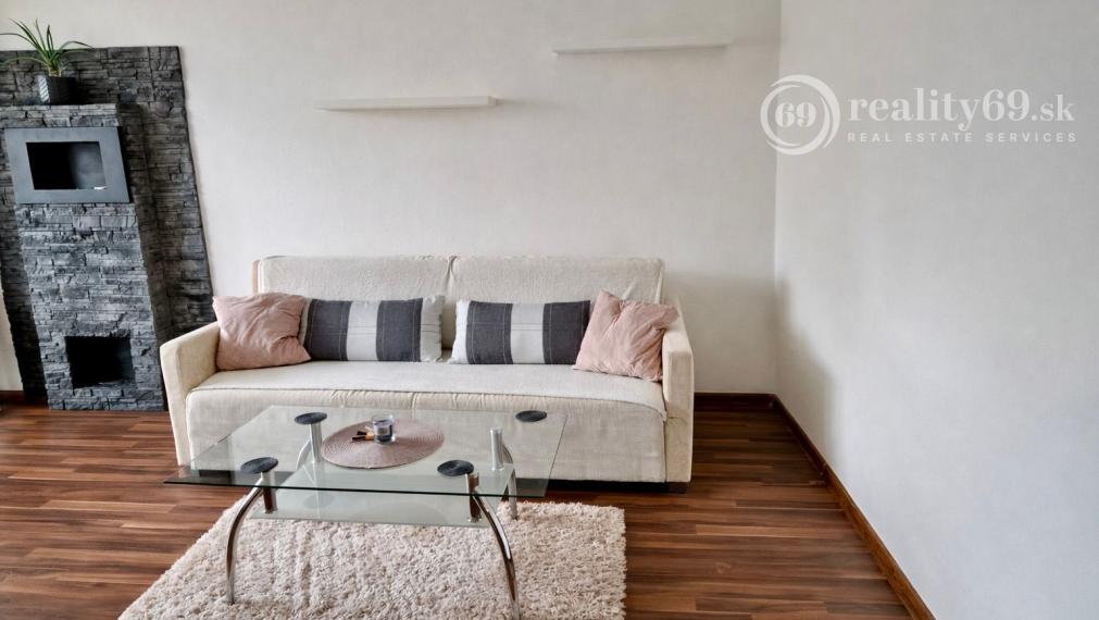 NAD JAZEROM - AZOVSKÁ 1,5 IZBOVÝ BYT 41 M2, ZARIADENÝ KOMPLET.