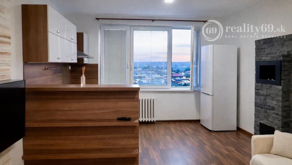 NAD JAZEROM - AZOVSKÁ 1,5 IZBOVÝ BYT 41 M2, ZARIADENÝ KOMPLET.