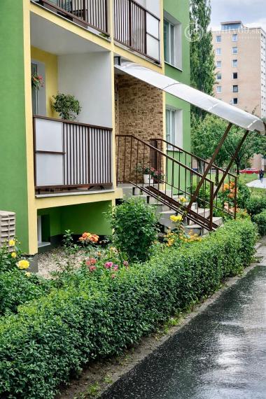 NAD JAZEROM - AZOVSKÁ 1,5 IZBOVÝ BYT 41 M2, ZARIADENÝ KOMPLET.