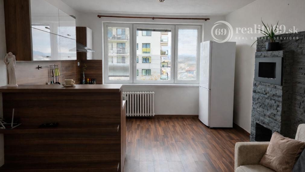 NAD JAZEROM - AZOVSKÁ 1,5 IZBOVÝ BYT 41 M2, ZARIADENÝ KOMPLET.