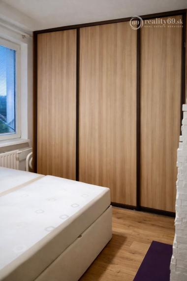 NAD JAZEROM - AZOVSKÁ 1,5 IZBOVÝ BYT 41 M2, ZARIADENÝ KOMPLET.