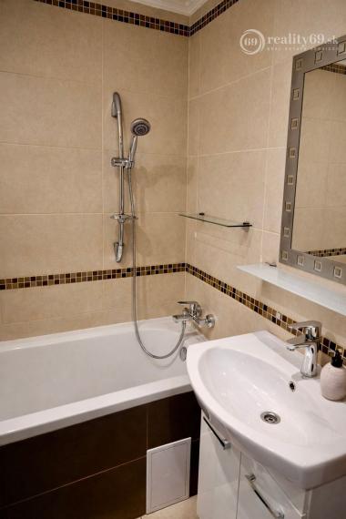 NAD JAZEROM - AZOVSKÁ 1,5 IZBOVÝ BYT 41 M2, ZARIADENÝ KOMPLET.