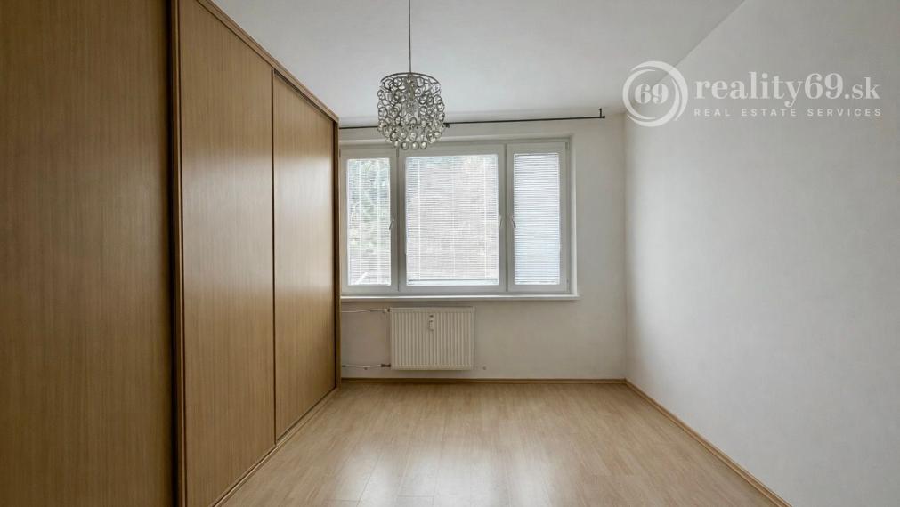 JAZERO - NÁMESTIE KOZMONAUTOV 2 IZBOVÝ BYT 49 M2 IHNEĎ K DISPOZÍCII