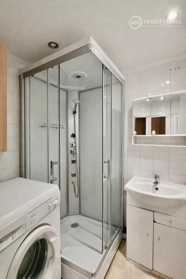 JAZERO - NÁMESTIE KOZMONAUTOV 2 IZBOVÝ BYT 49 M2 IHNEĎ K DISPOZÍCII