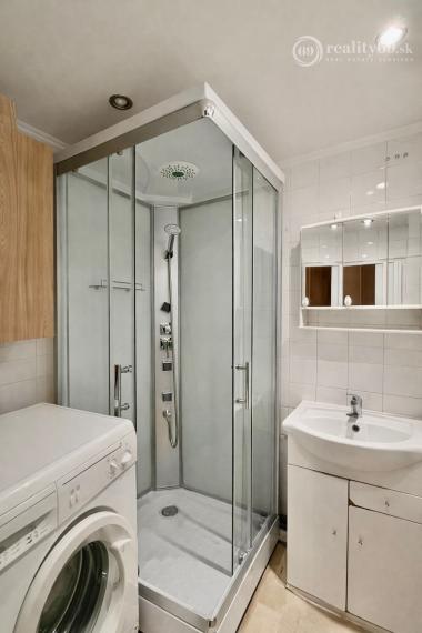 JAZERO - NÁMESTIE KOZMONAUTOV 2 IZBOVÝ BYT 49 M2 IHNEĎ K DISPOZÍCII