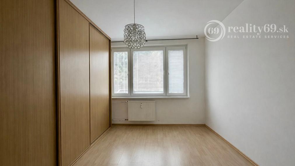 JAZERO - NÁMESTIE KOZMONAUTOV 2 IZBOVÝ BYT 49 M2 IHNEĎ K DISPOZÍCII