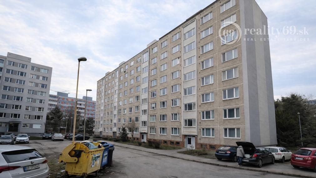 JAZERO - NÁMESTIE KOZMONAUTOV 2 IZBOVÝ BYT 49 M2 IHNEĎ K DISPOZÍCII