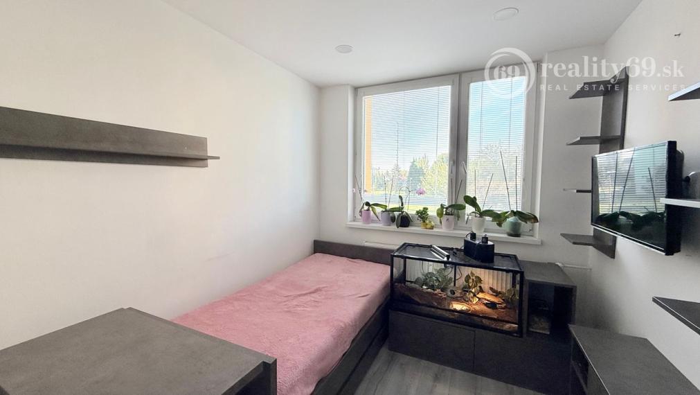 JAZERO - IRKUTSKÁ 4 IZBOVÝ BYT 71 M2, NOVÁ DISPOZÍCIA, LODŽIA A PIVNICA.