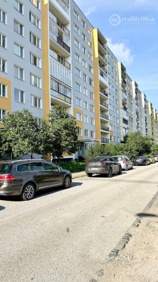 JAZERO - IRKUTSKÁ 4 IZBOVÝ BYT 71 M2, NOVÁ DISPOZÍCIA, LODŽIA A PIVNICA.