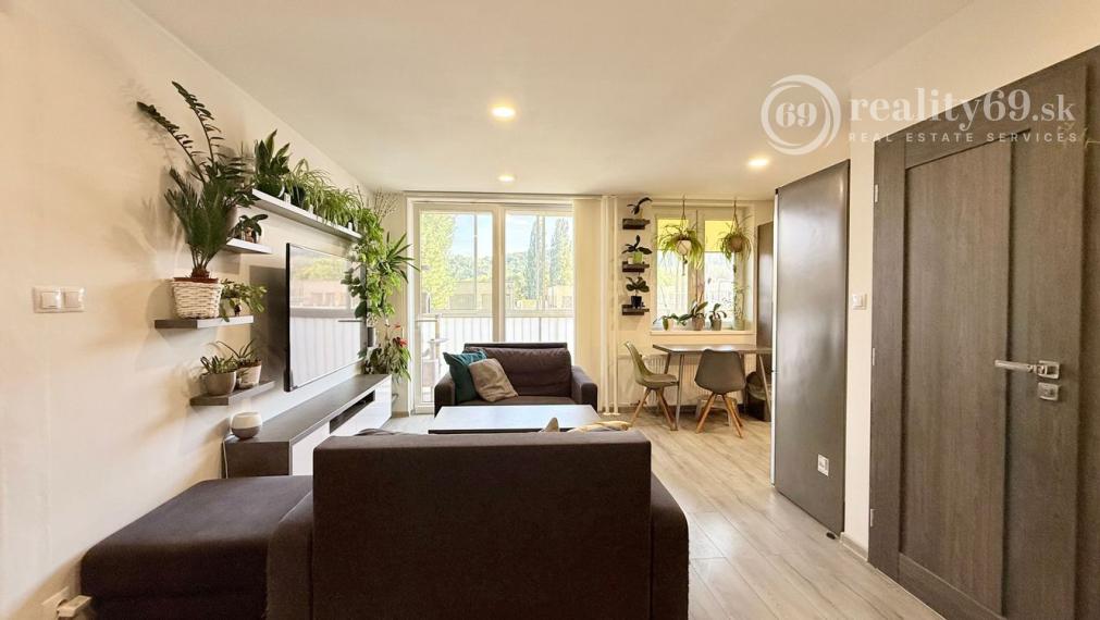 JAZERO - IRKUTSKÁ 4 IZBOVÝ BYT 71 M2, NOVÁ DISPOZÍCIA, LODŽIA A PIVNICA.