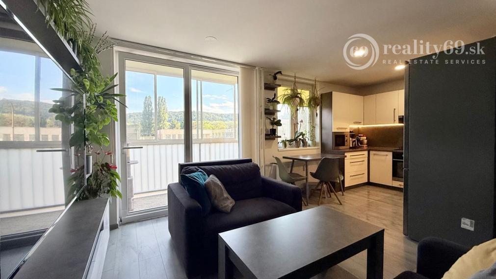 JAZERO - IRKUTSKÁ 4 IZBOVÝ BYT 71 M2, NOVÁ DISPOZÍCIA, LODŽIA A PIVNICA.