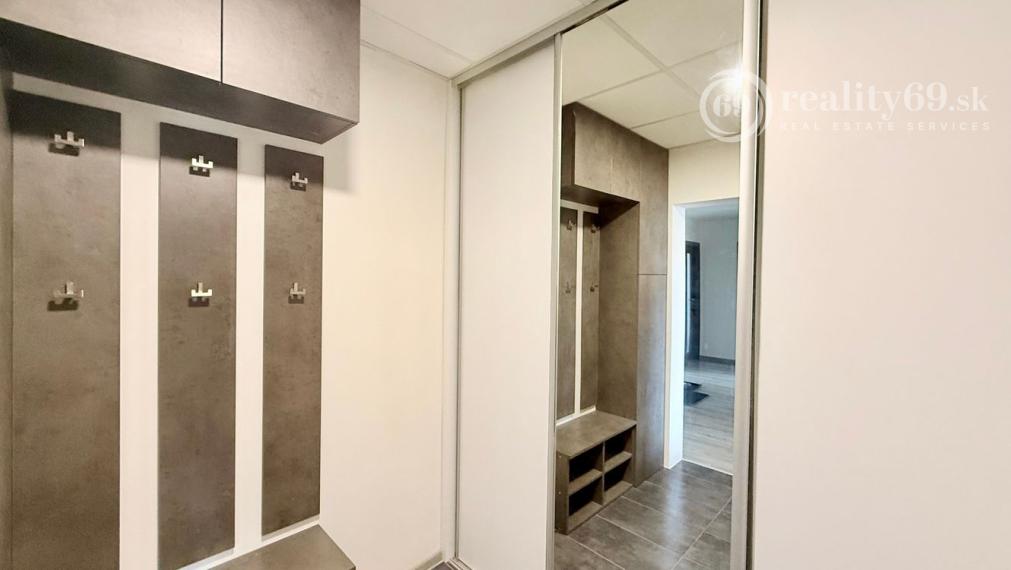 JAZERO - IRKUTSKÁ 4 IZBOVÝ BYT 71 M2, NOVÁ DISPOZÍCIA, LODŽIA A PIVNICA.