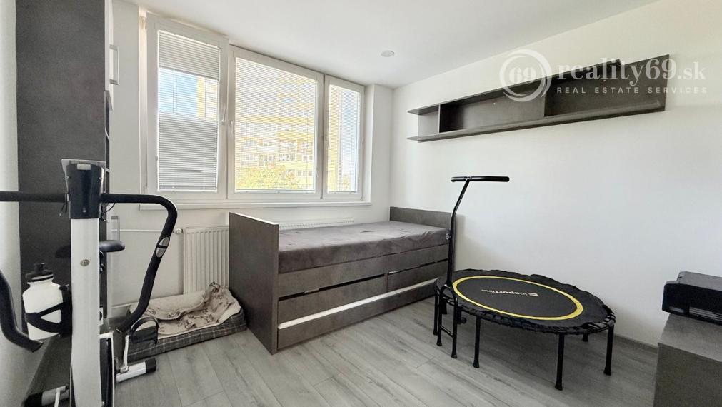 JAZERO - IRKUTSKÁ 4 IZBOVÝ BYT 71 M2, NOVÁ DISPOZÍCIA, LODŽIA A PIVNICA.