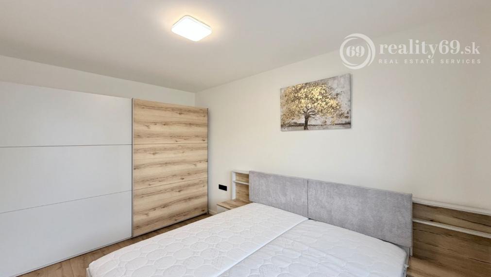 KRIVÁ PRI AUPARKU - 2 IZBOVÝ BYT PRIPRAVENÝ NA BÝVANIE.